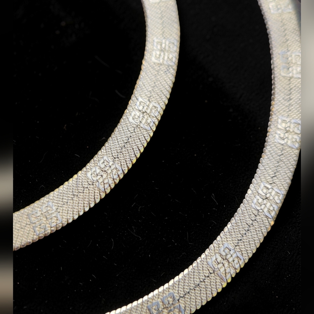 Vintage Givenchy Gold Herringbone Chain Necklace - Picture 2 of 8